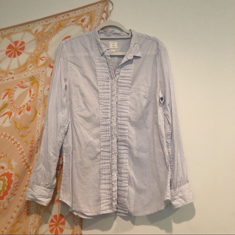 Gap “The Fitted Boyfriend” Button Down Blouse